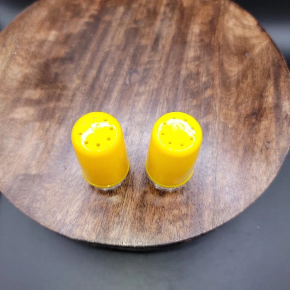 Vintage Salt and Pepper Shakers Yellow & White Plastic Very Good Used Condition